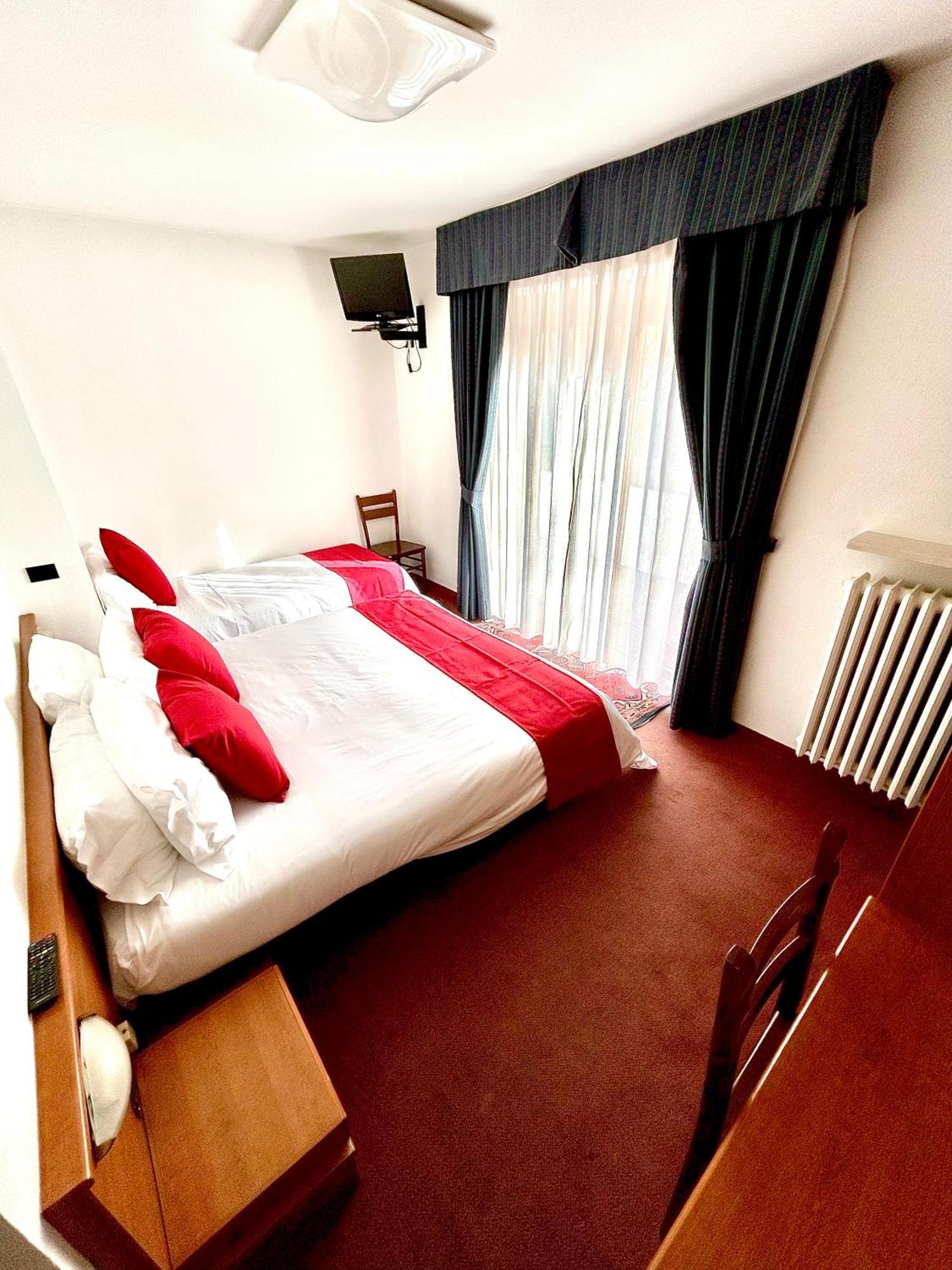Hotel La Nigritella Бардонечия Екстериор снимка